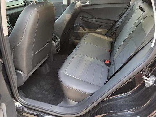 2025 Volkswagen Taos 1.5T SE Black