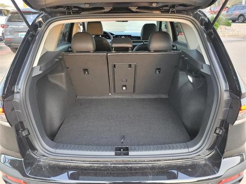 2025 Volkswagen Taos 1.5T SE Black