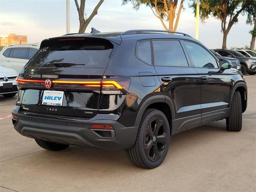 2025 Volkswagen Taos 1.5T SE Black