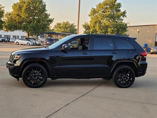 2022 Jeep Grand Cherokee WK Laredo