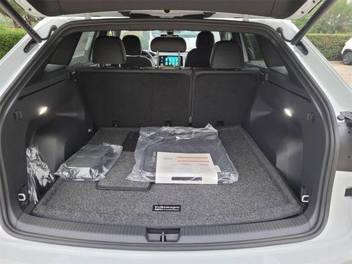 2025 Volkswagen Atlas Cross Sport 2.0T SE w/Technology