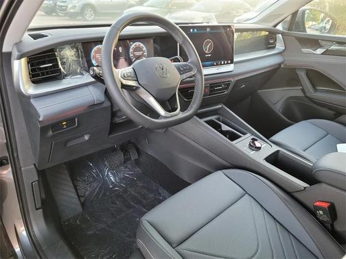 2025 Volkswagen Tiguan 2.0T SE