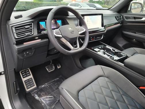 2025 Volkswagen Atlas Cross Sport 2.0T SEL Premium R-Line