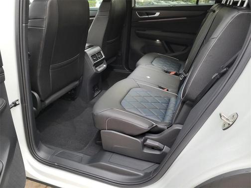 2025 Volkswagen Atlas Cross Sport 2.0T SEL Premium R-Line