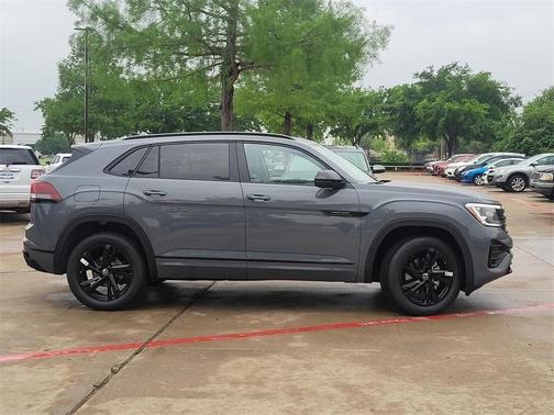 2025 Volkswagen Atlas Cross Sport 2.0T SEL R-Line Black