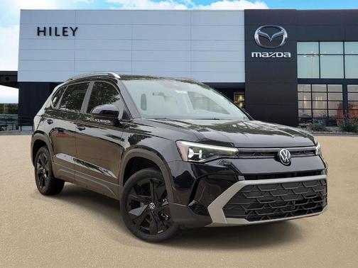 Deep Black Pearl Effect 2025 Volkswagen Taos 1.5T SE