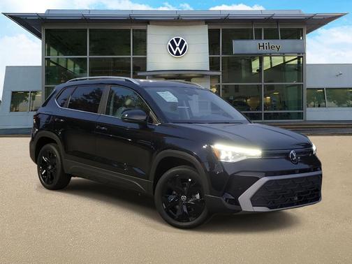 Deep Black Pearl Effect 2025 Volkswagen Taos 1.5T SE