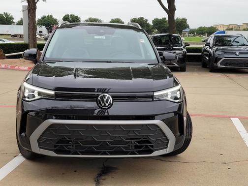 Deep Black Pearl Effect 2025 Volkswagen Taos 1.5T SE