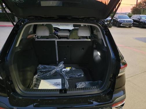 Deep Black Pearl Effect 2025 Volkswagen Taos 1.5T SE
