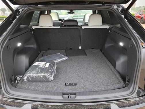 2025 Volkswagen Atlas Cross Sport 2.0T SEL Premium R-Line