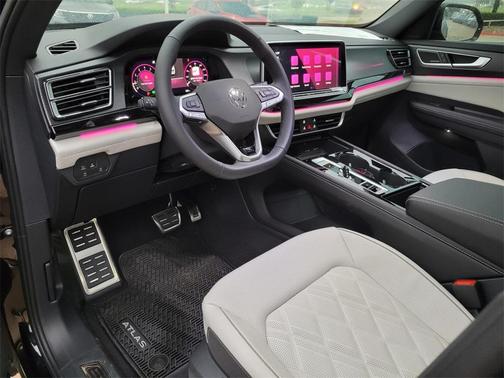 2025 Volkswagen Atlas Cross Sport 2.0T SEL Premium R-Line