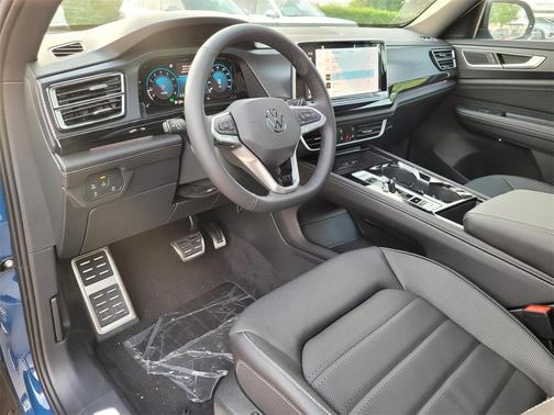 2025 Volkswagen Atlas Cross Sport 2.0T SEL R-Line Black