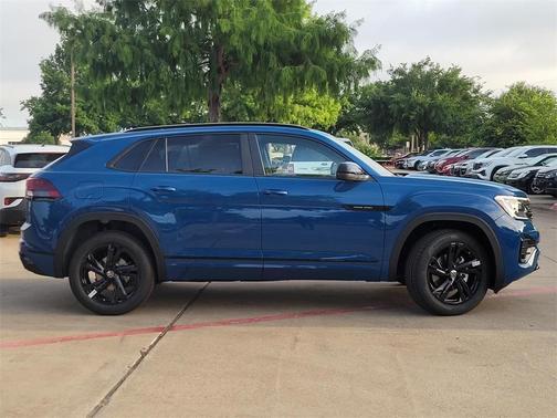 2025 Volkswagen Atlas Cross Sport 2.0T SEL R-Line Black
