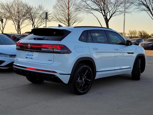 2025 Volkswagen Atlas Cross Sport 2.0T SEL R-Line Black