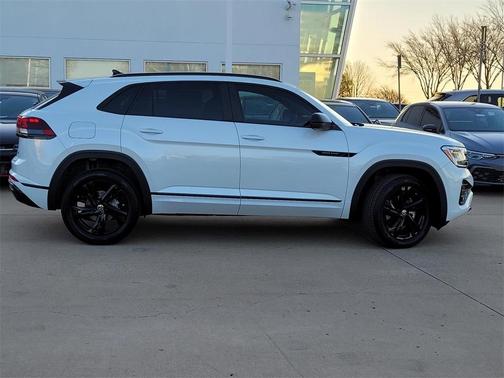 2025 Volkswagen Atlas Cross Sport 2.0T SEL R-Line Black
