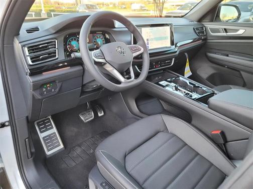 2025 Volkswagen Atlas Cross Sport 2.0T SEL R-Line Black
