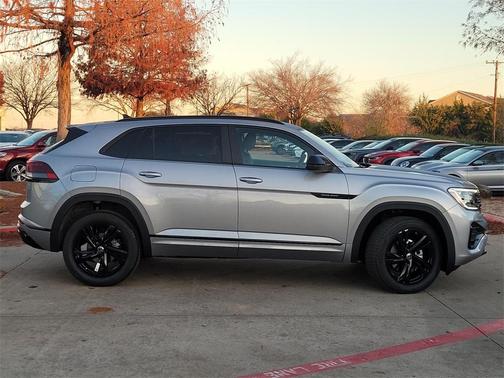 2025 Volkswagen Atlas Cross Sport 2.0T SEL R-Line Black