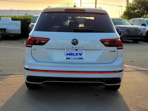 Opal White Pearl Effect 2024 Volkswagen Tiguan 2.0T SE R-Line Black