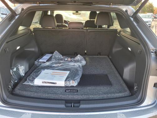2025 Volkswagen Atlas Cross Sport 2.0T SEL R-Line Black