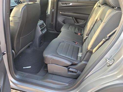 2025 Volkswagen Atlas Cross Sport 2.0T SEL R-Line Black