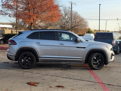 2025 Volkswagen Atlas Cross Sport 2.0T SEL R-Line Black