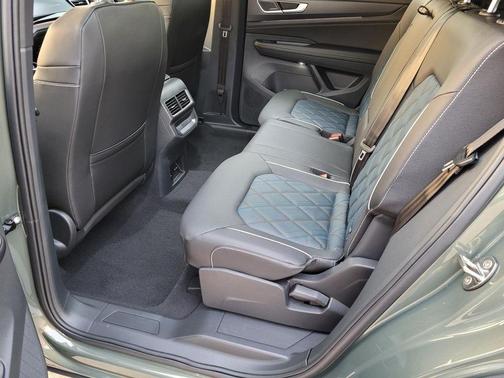 Avocado Green Pearl 2026 Volkswagen Atlas Cross Sport 2.0T SEL Premium R-Line