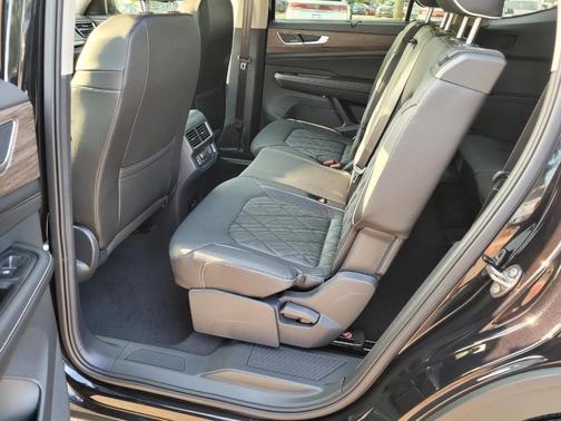 Black Pearl 2026 Volkswagen Atlas 2.0T SEL Premium R-Line