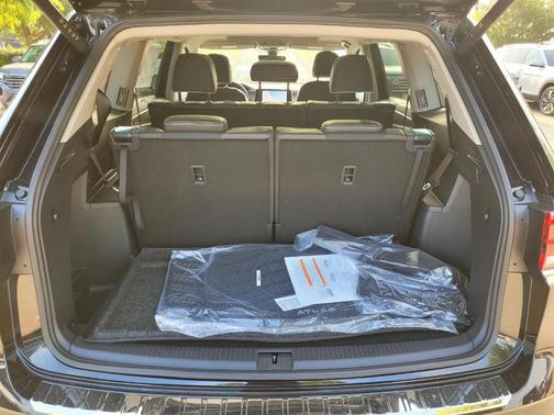 Black Pearl 2026 Volkswagen Atlas 2.0T SEL Premium R-Line
