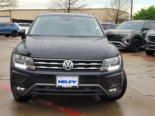 Deep Black Pearl Effect 2021 Volkswagen Tiguan 2.0T SEL