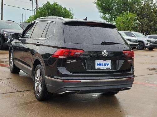 Deep Black Pearl Effect 2021 Volkswagen Tiguan 2.0T SEL