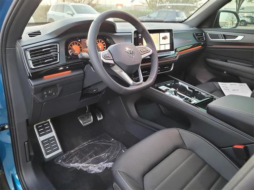 2025 Volkswagen Atlas Cross Sport 2.0T SEL R-Line Black