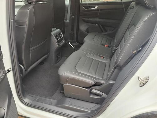2025 Volkswagen Atlas Cross Sport 2.0T SEL R-Line Black