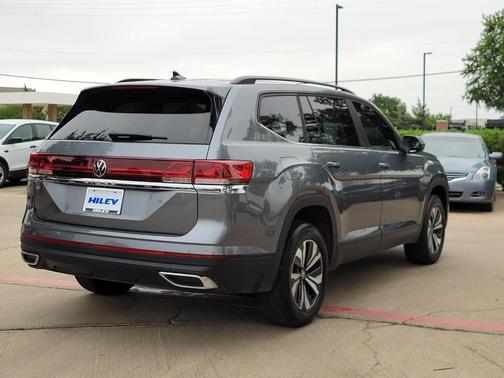 Platinum Gray Metallic 2024 Volkswagen Atlas 2.0T SE
