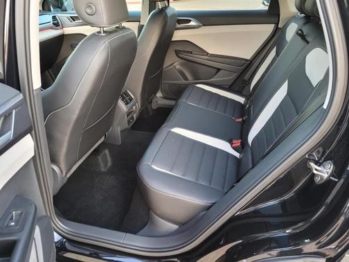 Deep Black Pearl Effect 2025 Volkswagen Taos 1.5T SEL