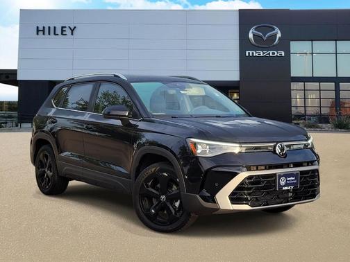 Deep Black Pearl Effect 2025 Volkswagen Taos 1.5T SEL