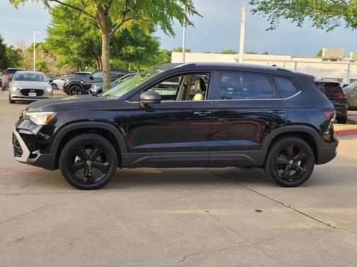 Deep Black Pearl Effect 2025 Volkswagen Taos 1.5T SEL