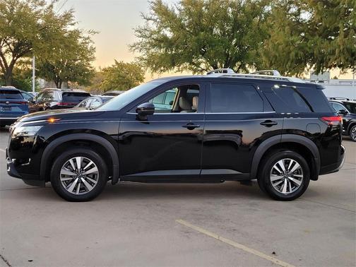 2023 Nissan Pathfinder SL