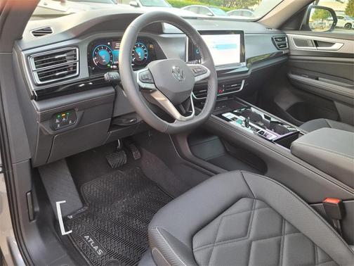 2025 Volkswagen Atlas Cross Sport 2.0T SE w/Technology