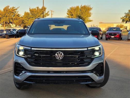 2025 Volkswagen Atlas Cross Sport 2.0T SEL R-Line Black