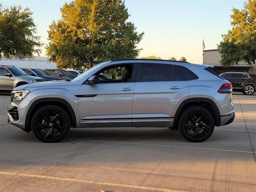 2025 Volkswagen Atlas Cross Sport 2.0T SEL R-Line Black