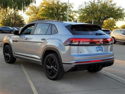 2025 Volkswagen Atlas Cross Sport 2.0T SEL R-Line Black