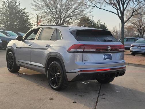 2025 Volkswagen Atlas Cross Sport 2.0T SEL R-Line Black