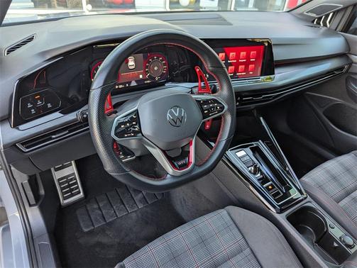2023 Volkswagen Golf GTI 2.0T SE DSG