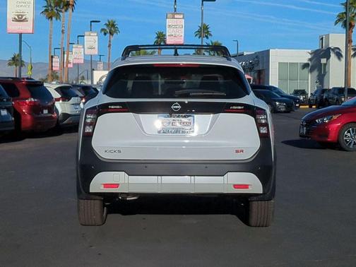 Aspen White Tricoat 2026 Nissan Kicks SR