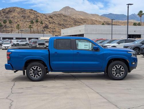 2025 Nissan Frontier SL