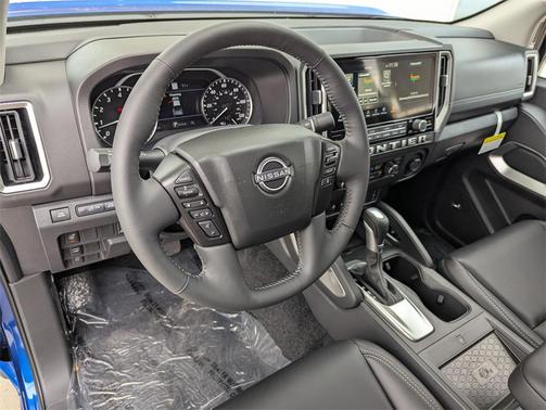 2025 Nissan Frontier SL