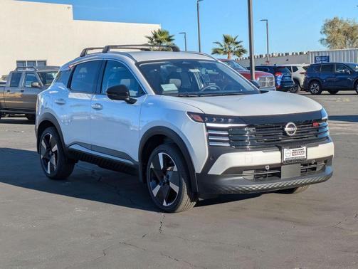 Aspen White Tricoat 2026 Nissan Kicks SR