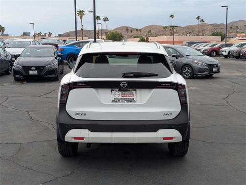 2025 Nissan Kicks SV