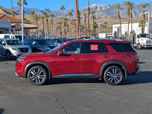 2025 Nissan Pathfinder Platinum 4WD