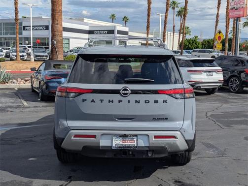 2025 Nissan Pathfinder Platinum FWD